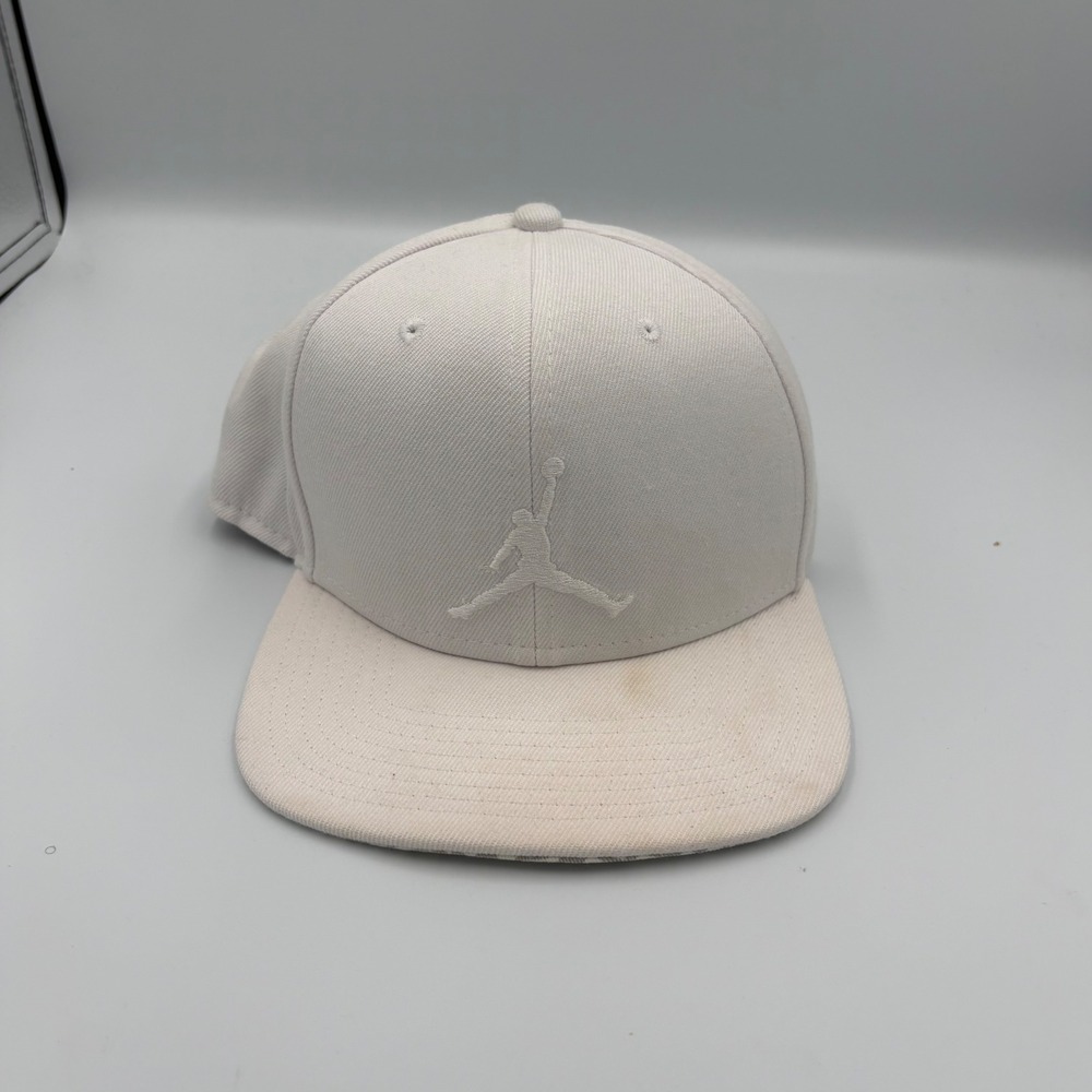 Jordan Snapback Hat Mens OSFM White Jumpman Elephant Print Brim